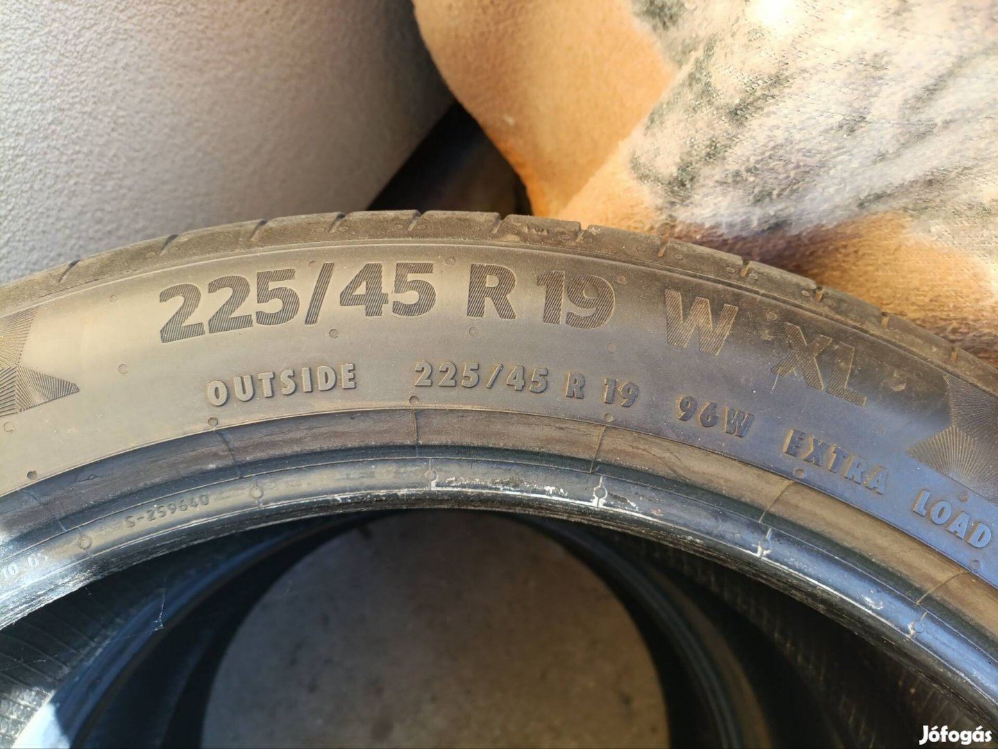 Continental használt nyári gumi 225/45 R19' 