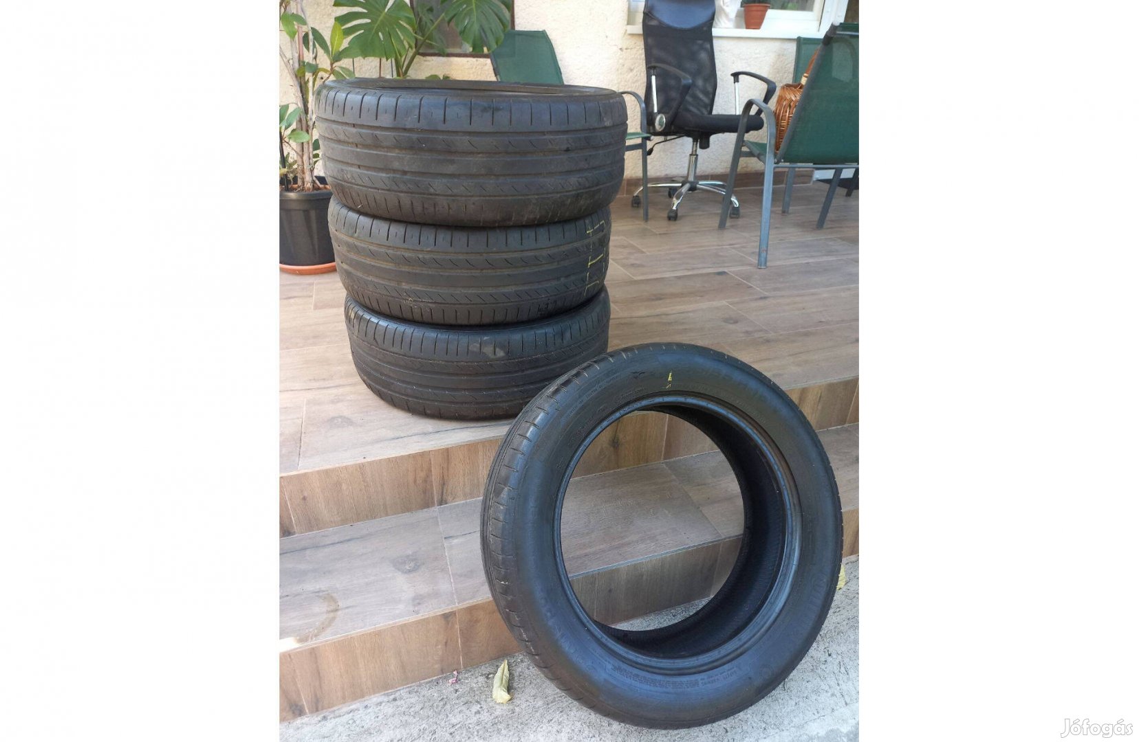 Continental nyári gumi 235/55 R18