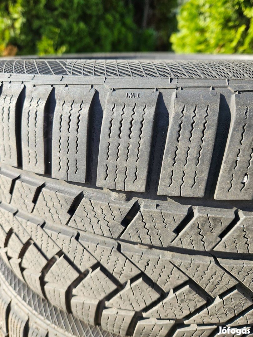 Continental téligumi szett 235/45 r18