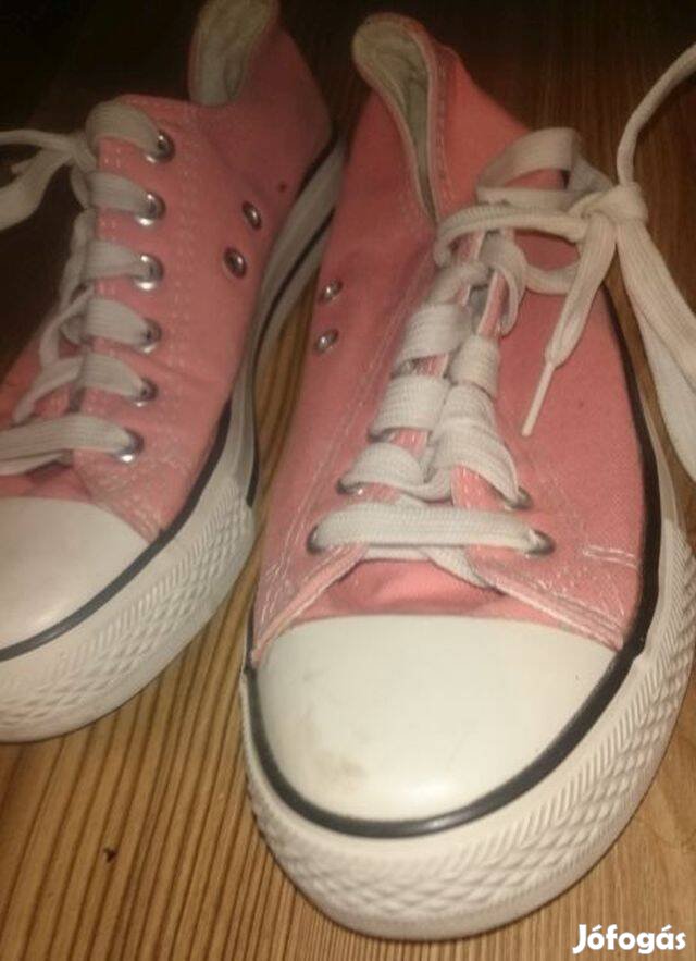 Converse 39-es tornacipő jelképes áron eladó!