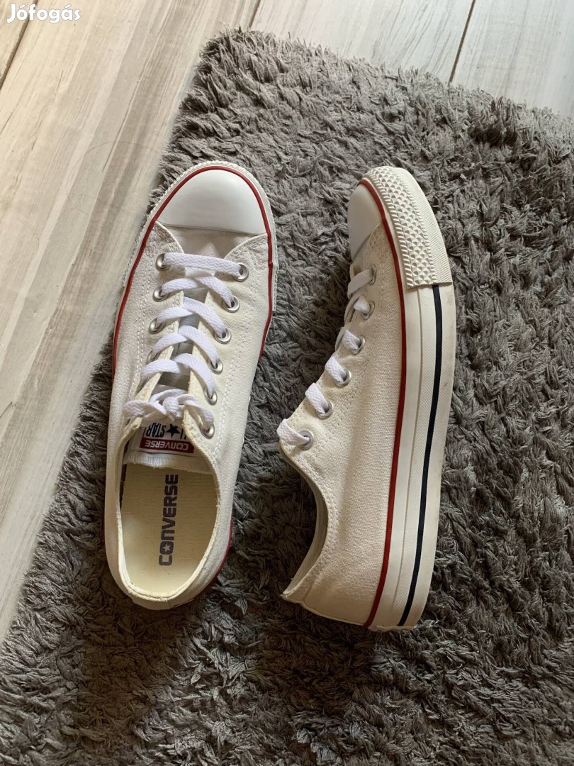 Converse dorkó