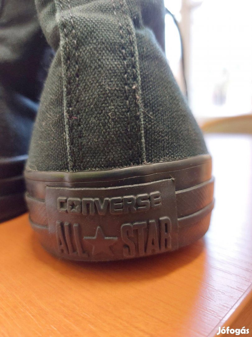 Converse fekete 42