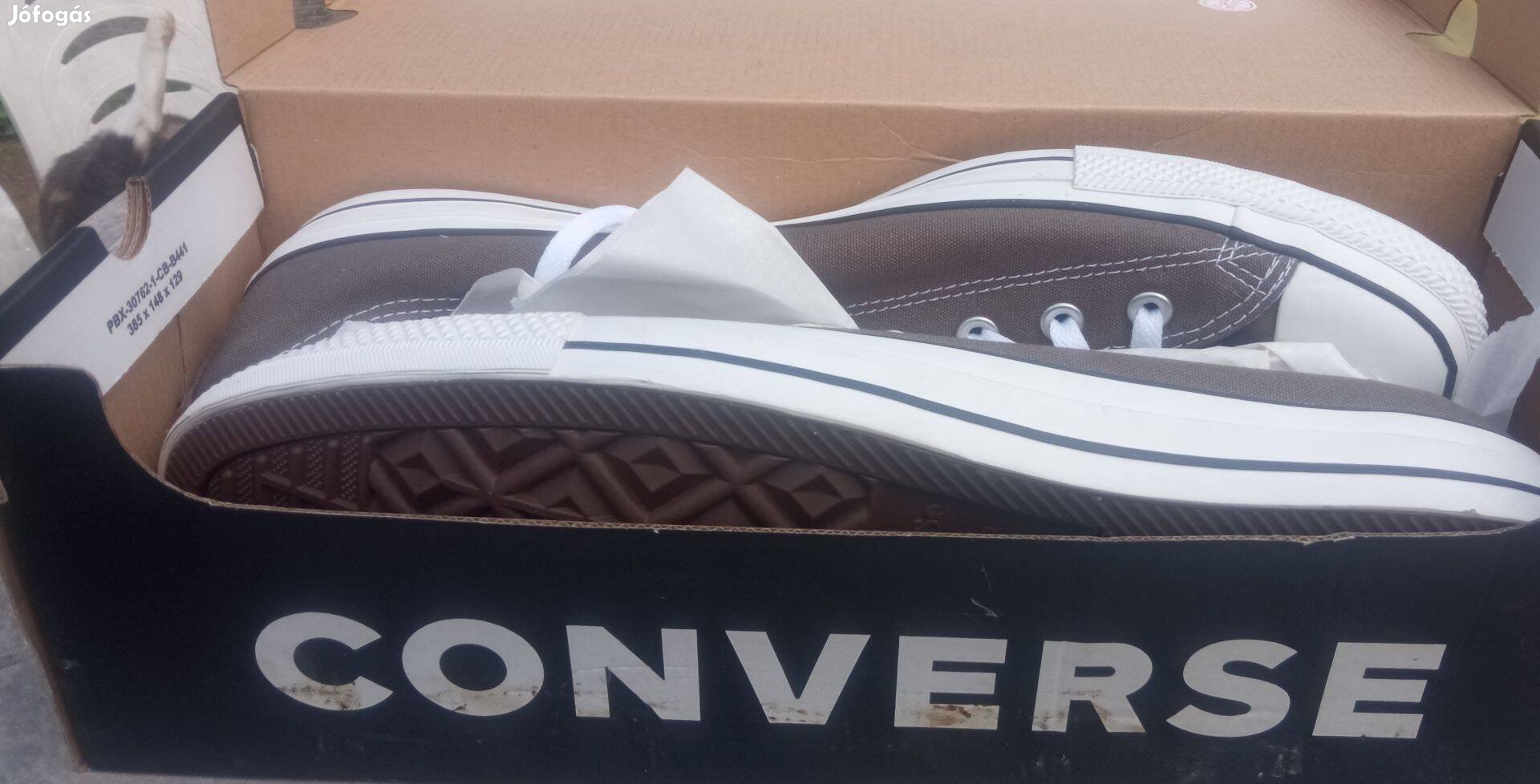 Converse márkájú sportcipő