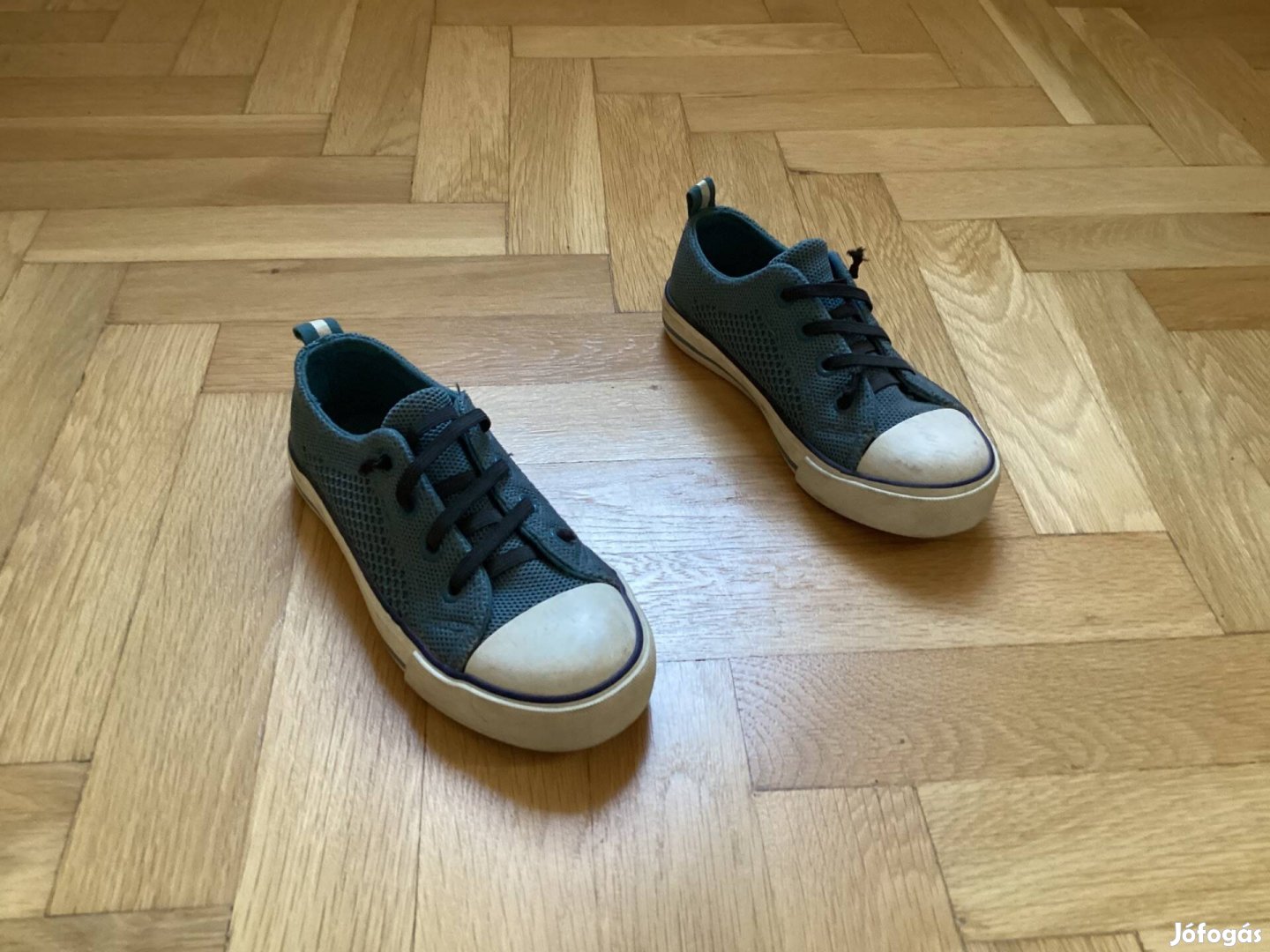 Converse szerű 30-as (nagyobb) cipő