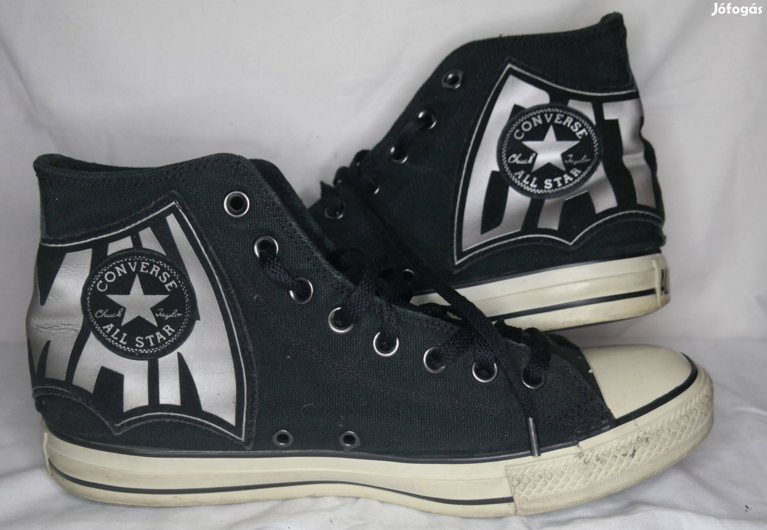 Converse x Batman cipő