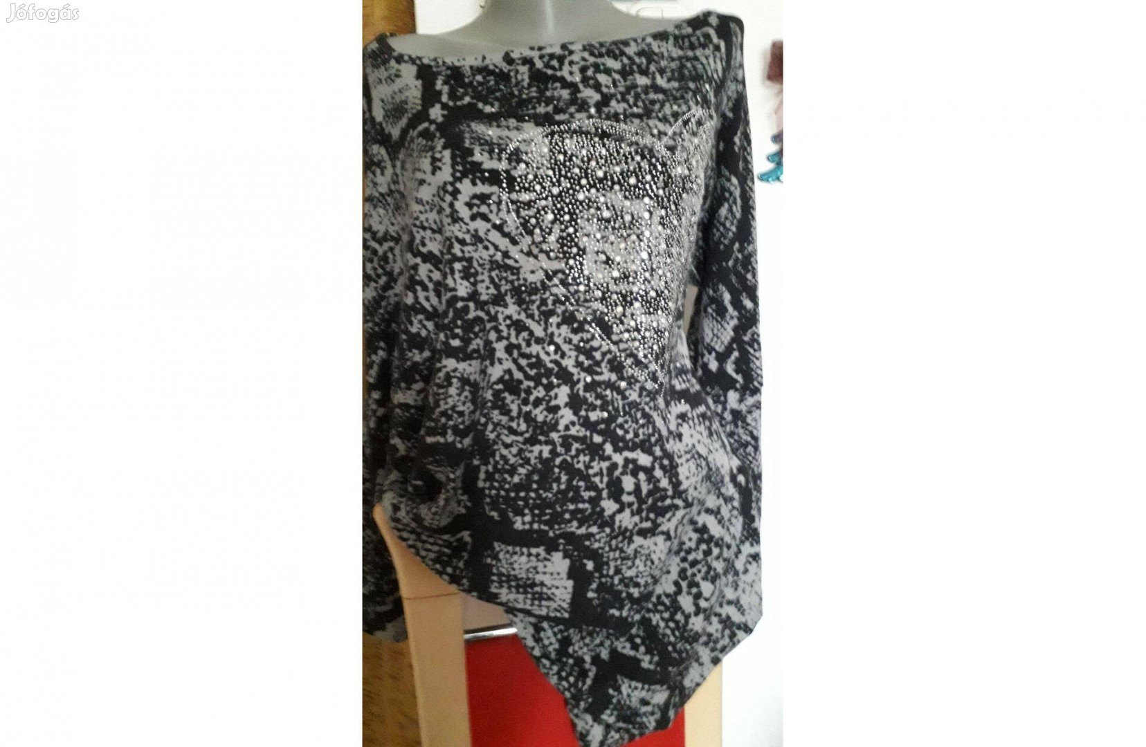 Coolcat szürke mintás rugalmas gyöngyös Aszimetrikus felső