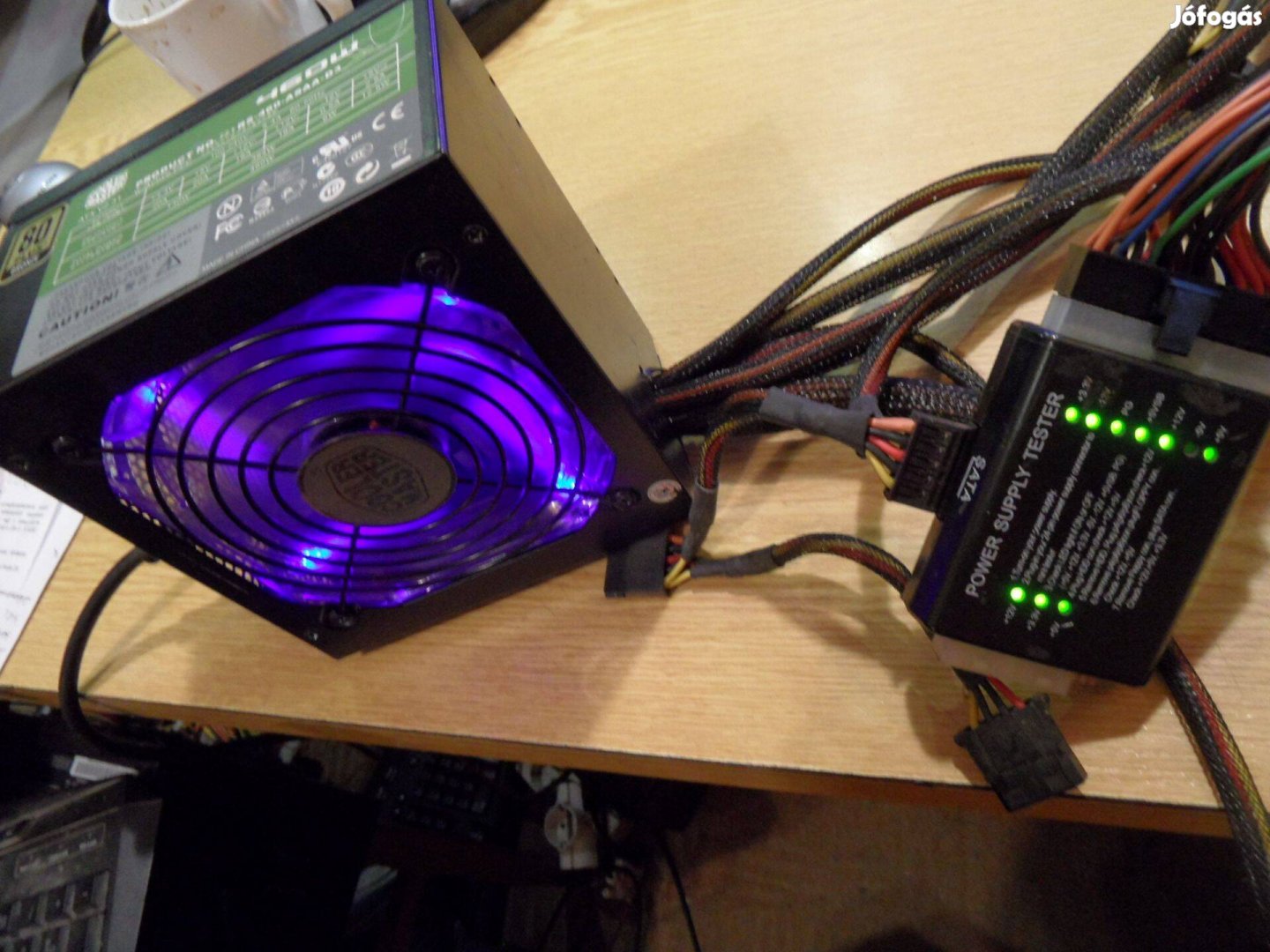 Cooler Master 460W - kék ventilátorral, 80+ hatásfok