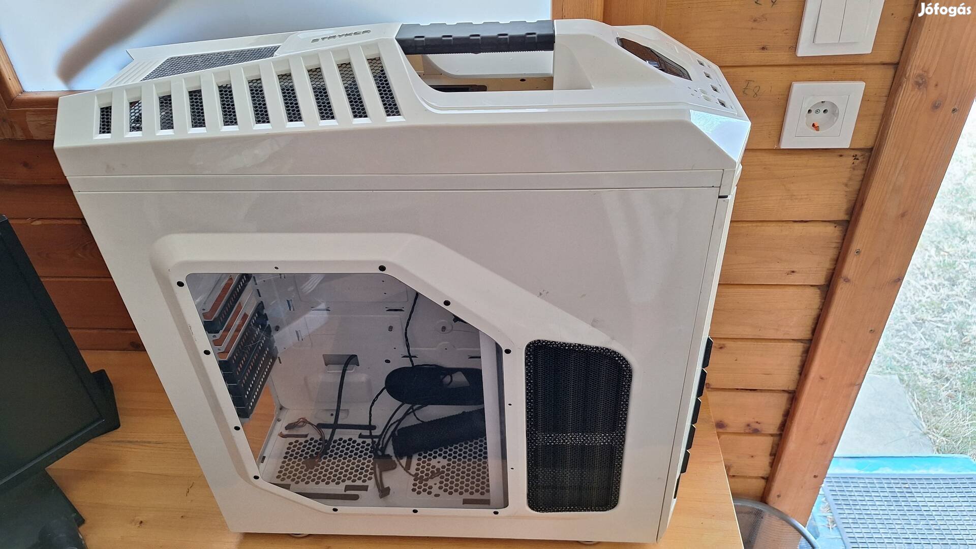 Cooler Master Storm Stryker Számítógépház