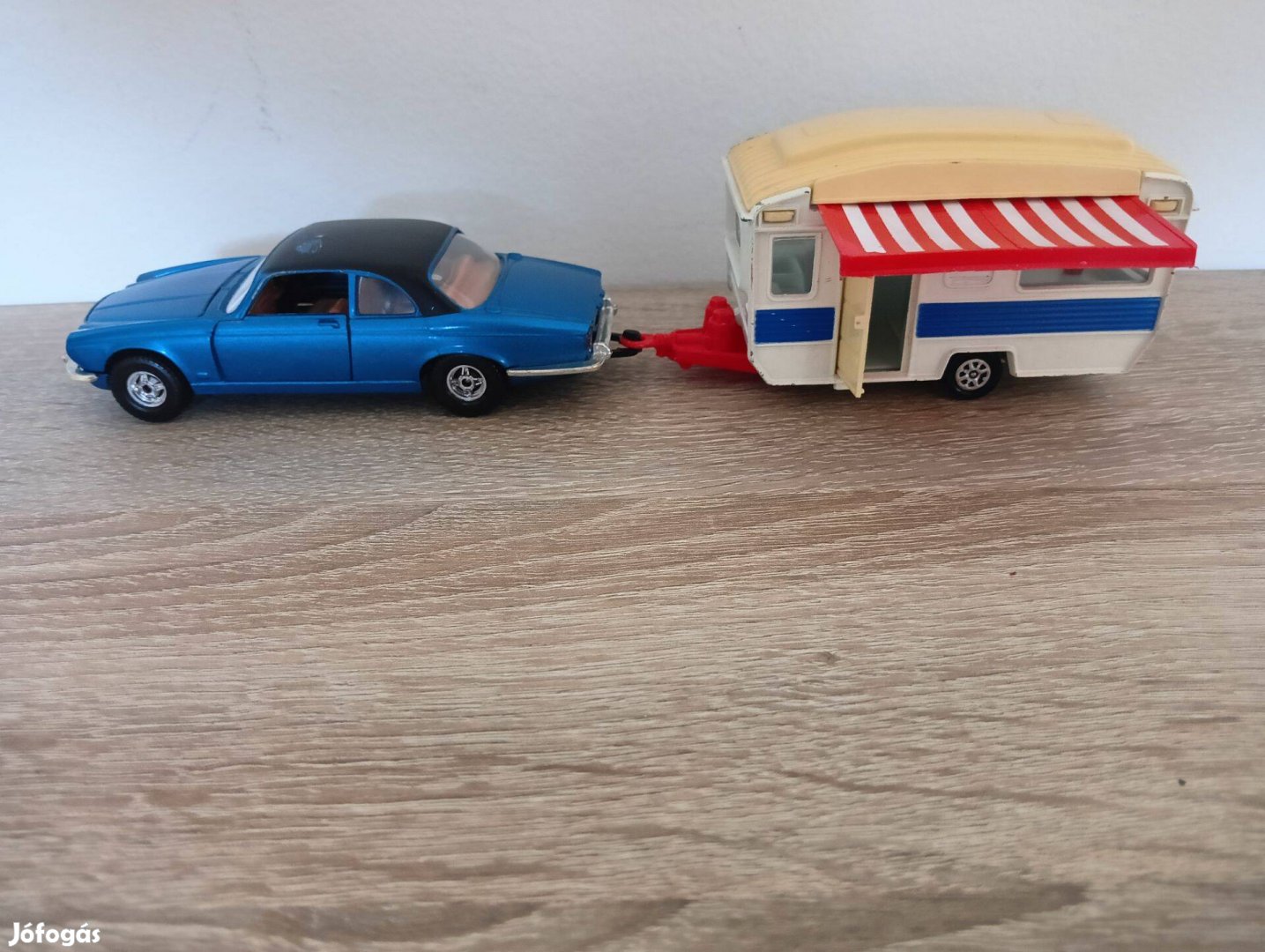 Corgi Jaguar Xj12C W/ Gorgi travel trailer camper