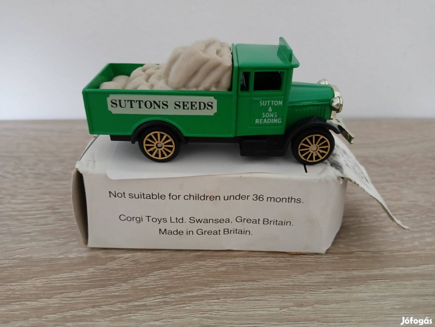 Corgi Morris Truck Suttons Seeds