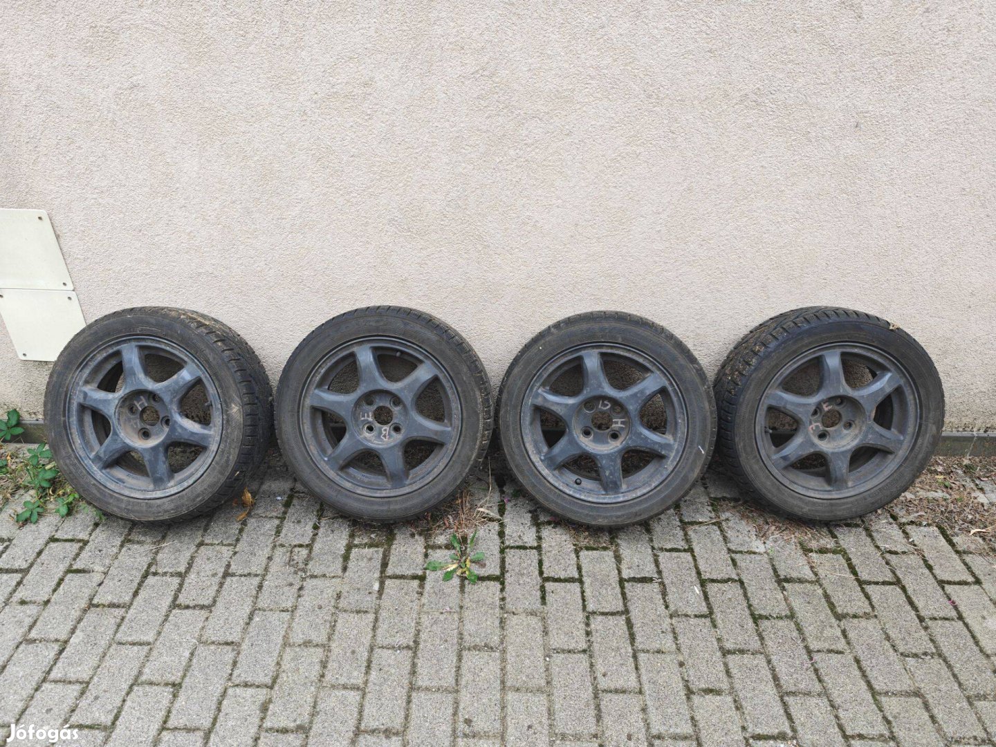 Corolla E11 G6 felniszett téli gumival