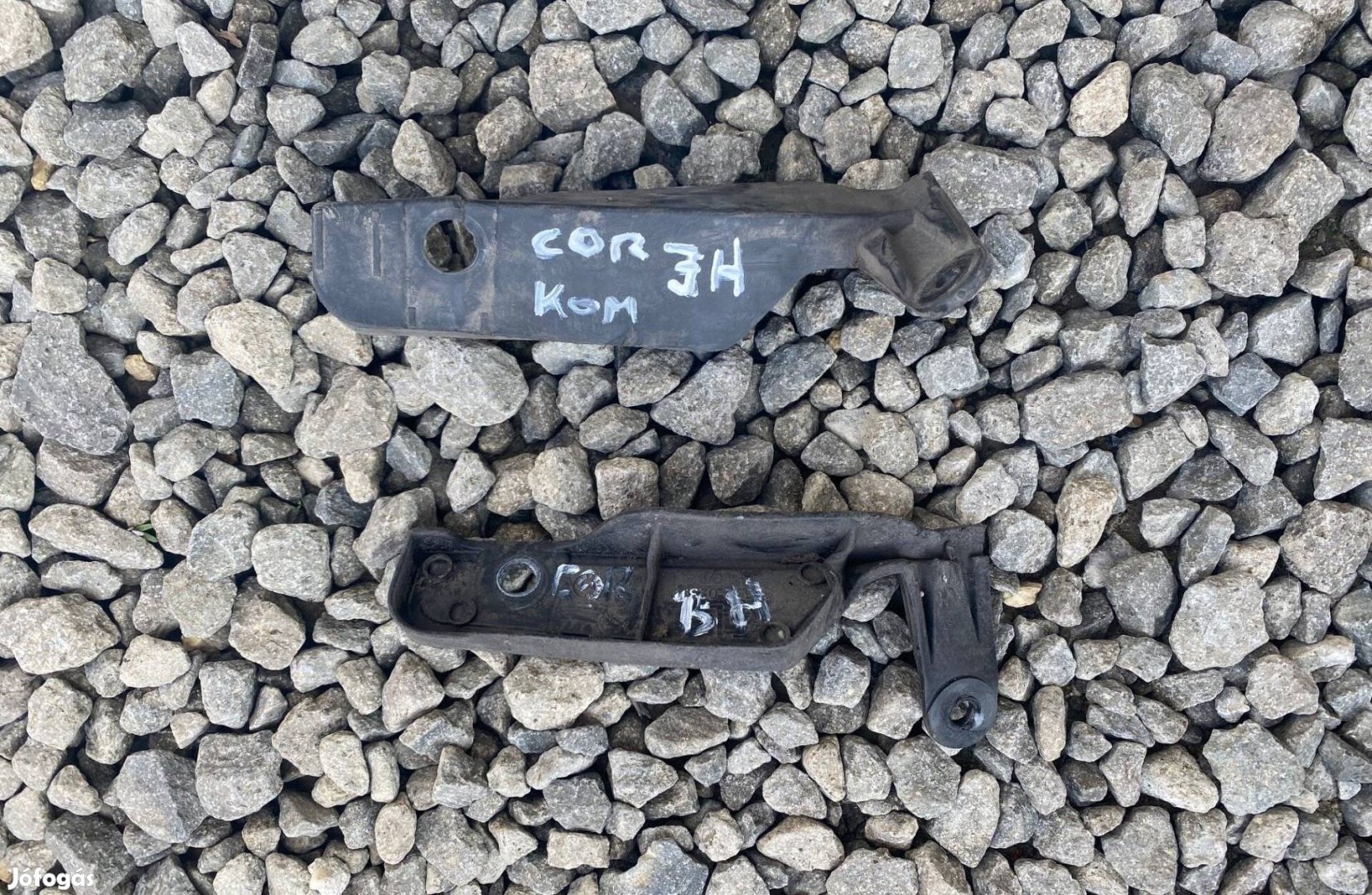 Corolla kombi jobb,bal hátsó víz fogó gumi
