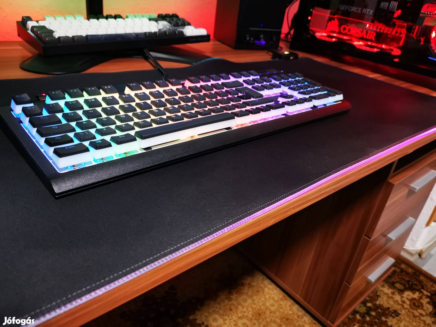 Corsair Strafe RGB billentyűzet + Corsair MM700 ext. egérpad