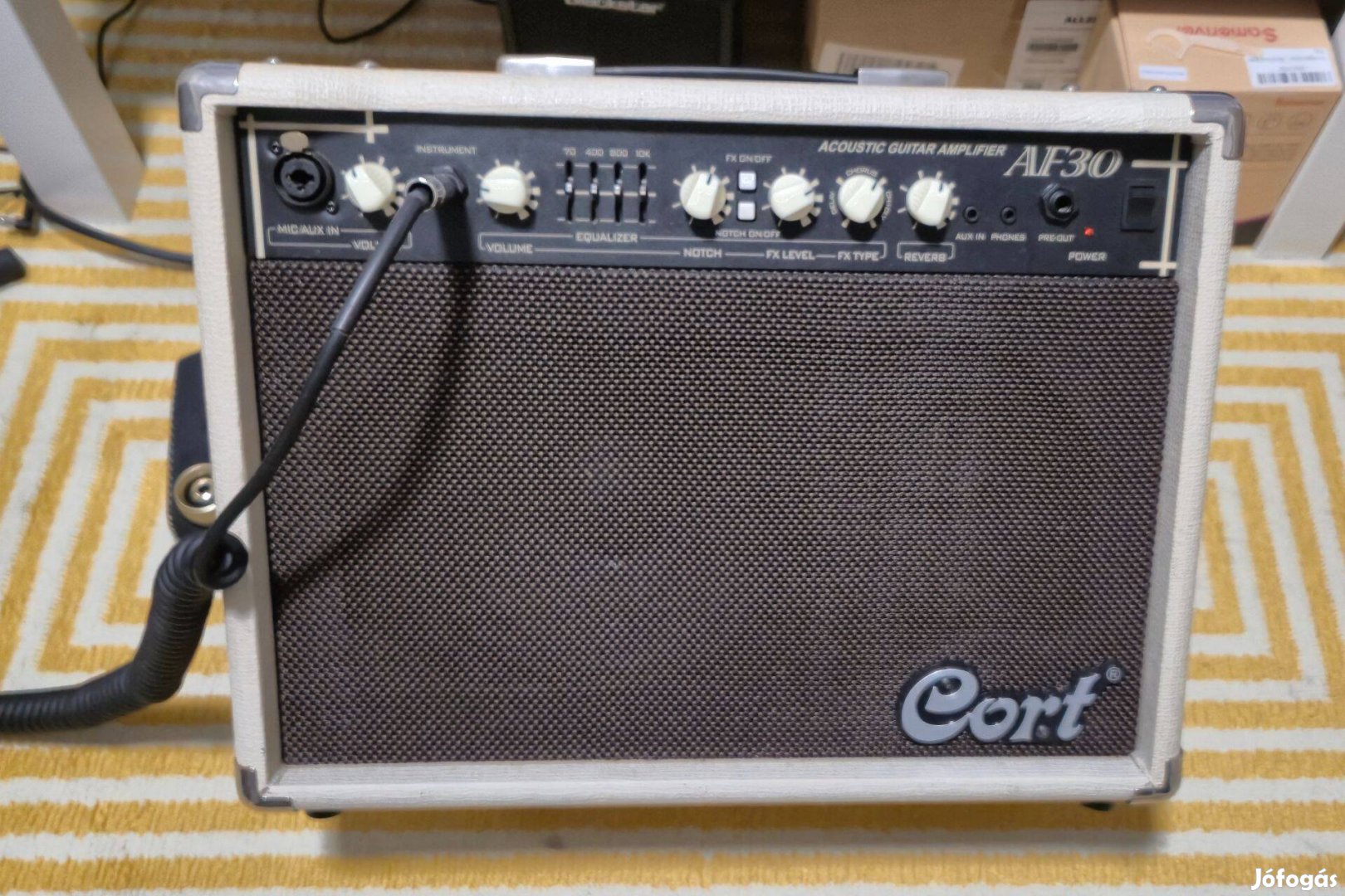 Cort AF30 megkímelt akusztikus gitárkombó