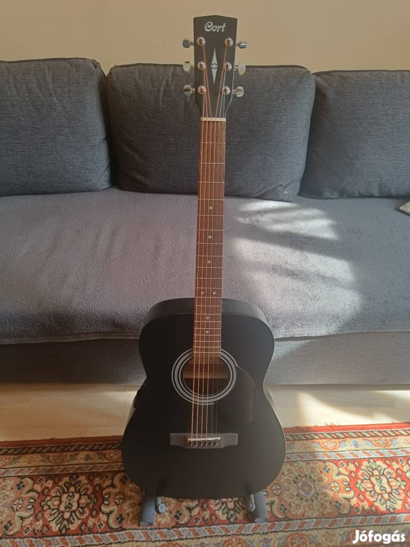 Cort AF510E BKS Elektroakusztikus gitár + Fender tok