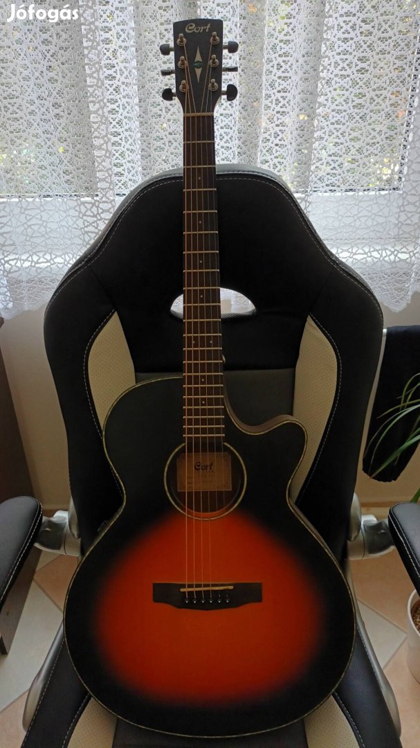 Cort SFX E 3TSS elektroakusztikus gitár. 