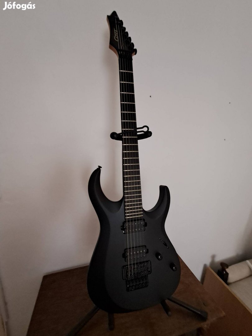 Cort X500 Menace gitár. 