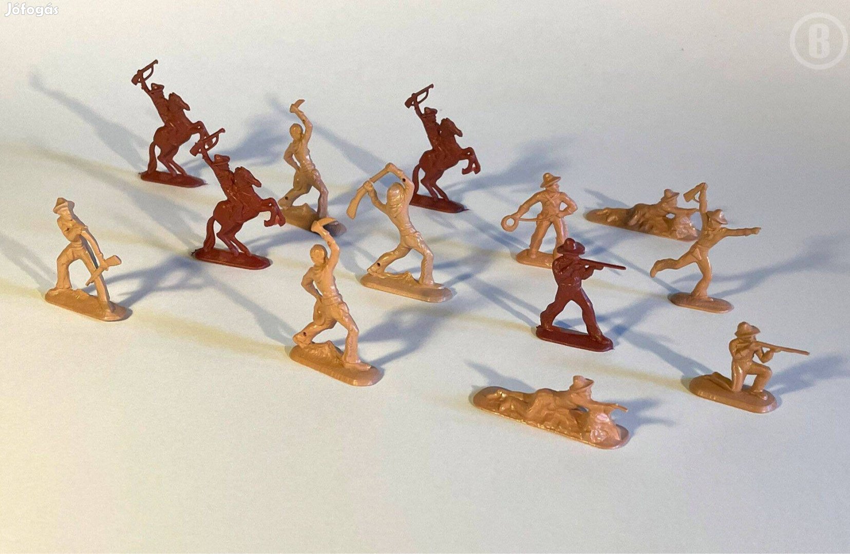 Cowboyok: 13 kis méretű figura (kb. 3,5 cm) /régi műanyag játék