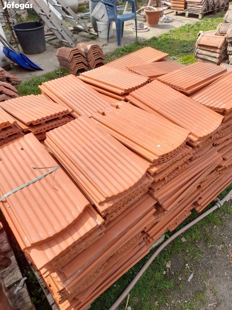 Creaton hortobágy tetőcserép 300db kitűnő állapotban elado.