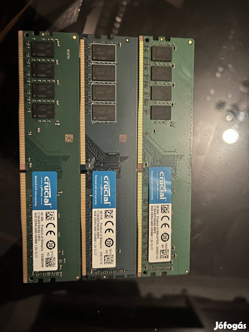 Crucial DDR4 2x4 1x8 GB 2400MHz