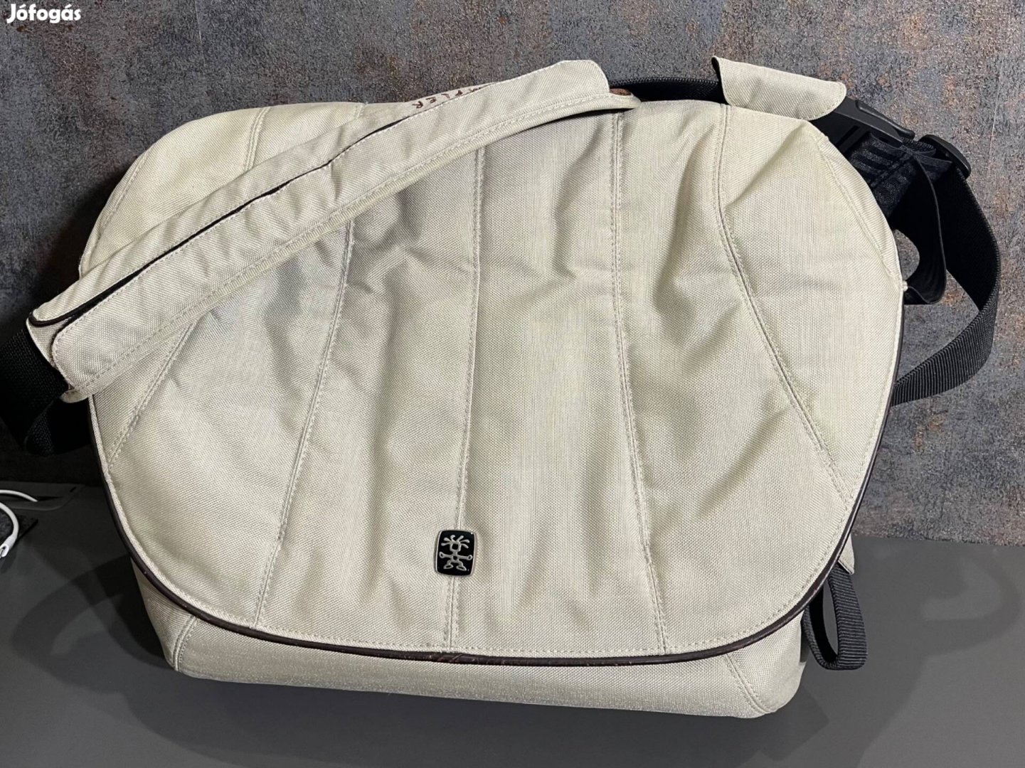 Crumpler 15,4" Laptop táska