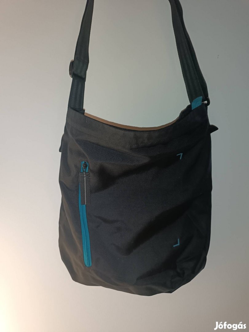 Crumpler Doozie Shoulder M táska