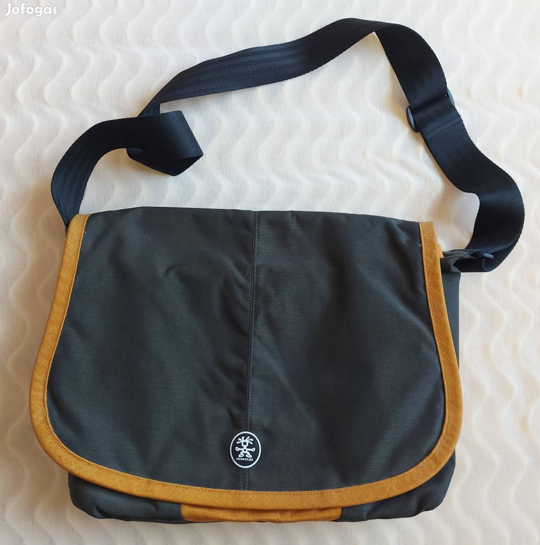 Crumpler laptoptáska/oldaltáska