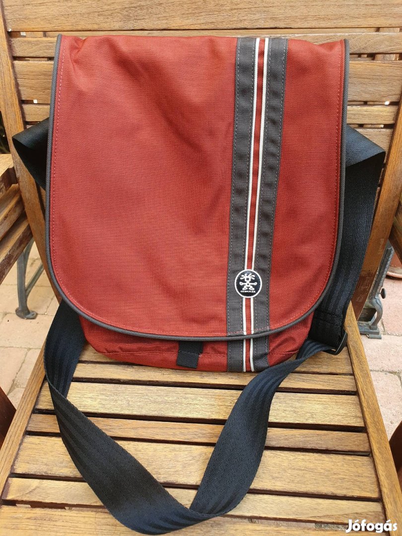 Crumpler oldaltáska