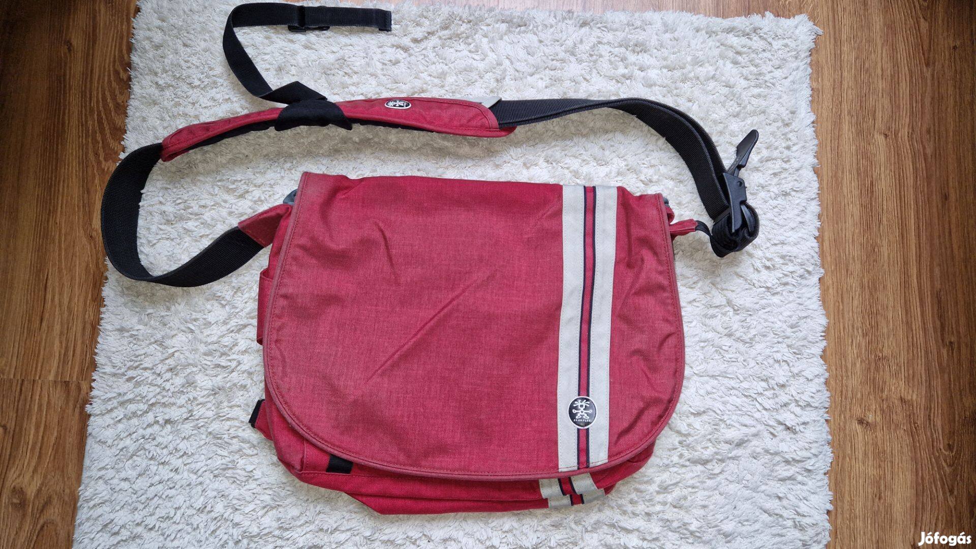 Crumpler piros laptop biciklis táska eladó