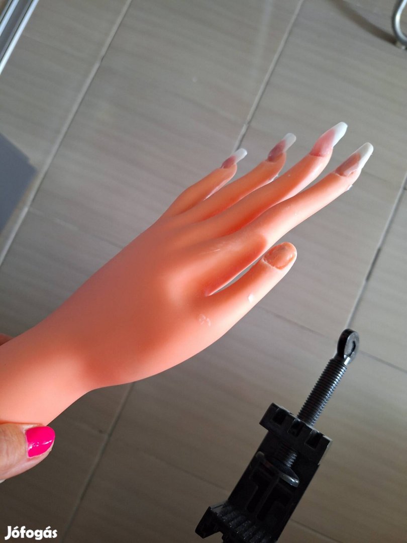 Crystal Nails gyakorló kéz