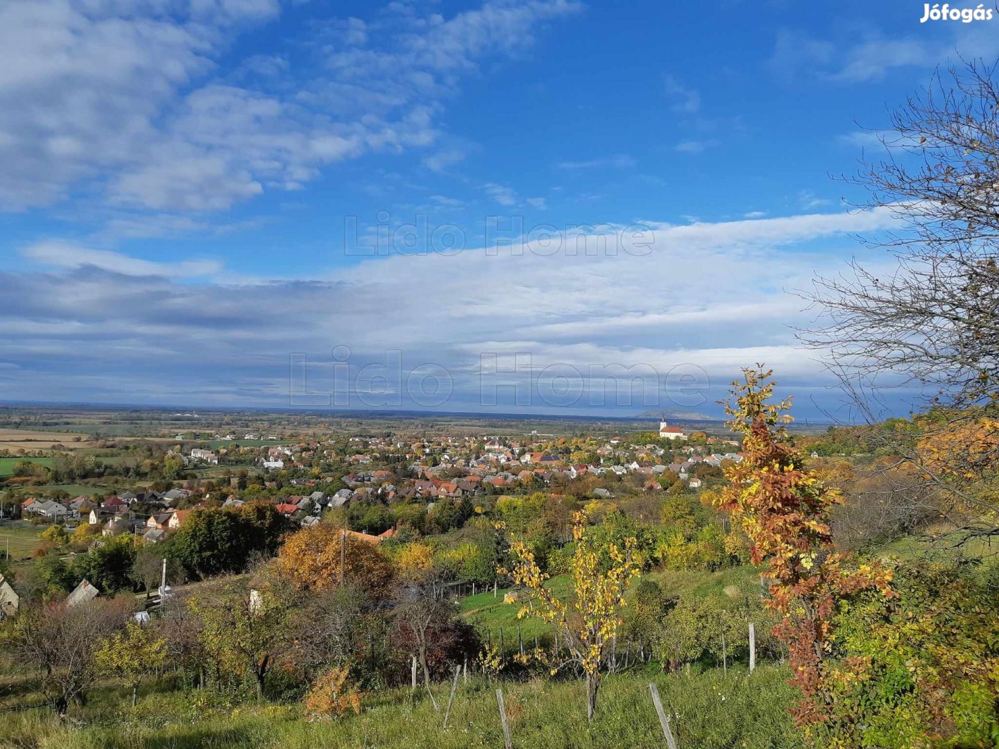 Csabrendeki zártkert, tájpanorámás kiskert.