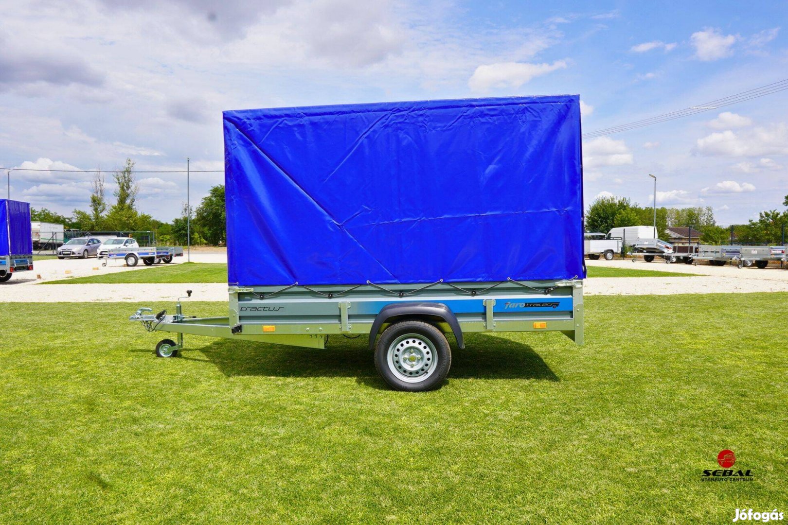 Csak novemberben! Pécsen új 263cm-es ponyvás utánfutó rendszámmal