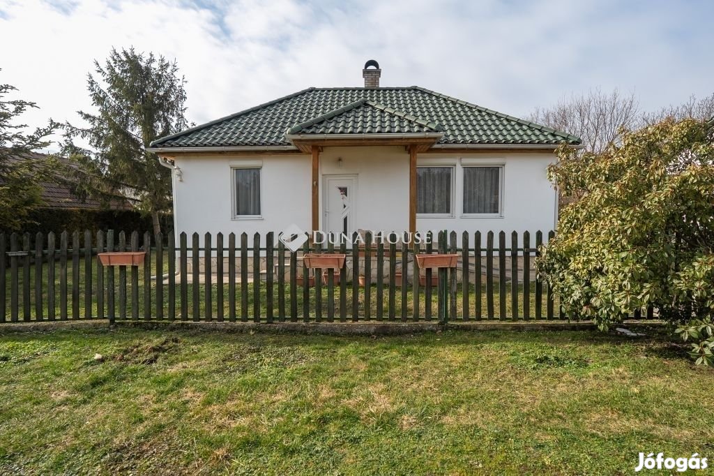 Csákvári 409 nm-es ház eladó