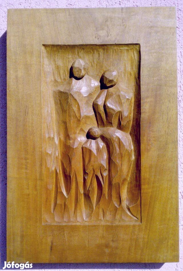 Család. Iparművész faragott táblakép népművészeti alkotás.