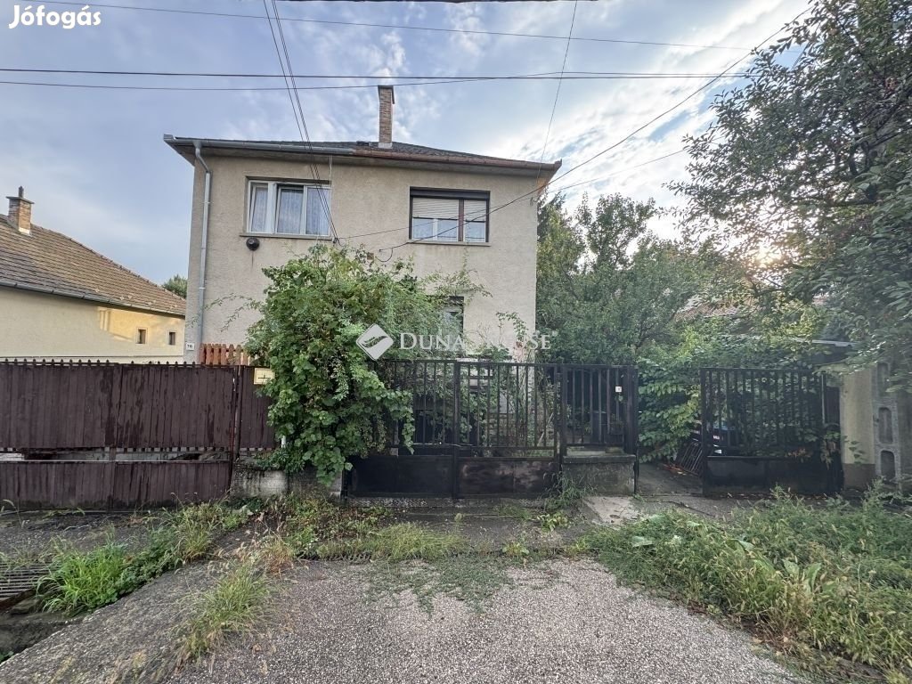 Családbarát ikerház önálló kertrésszel eladó Budapest 16.
