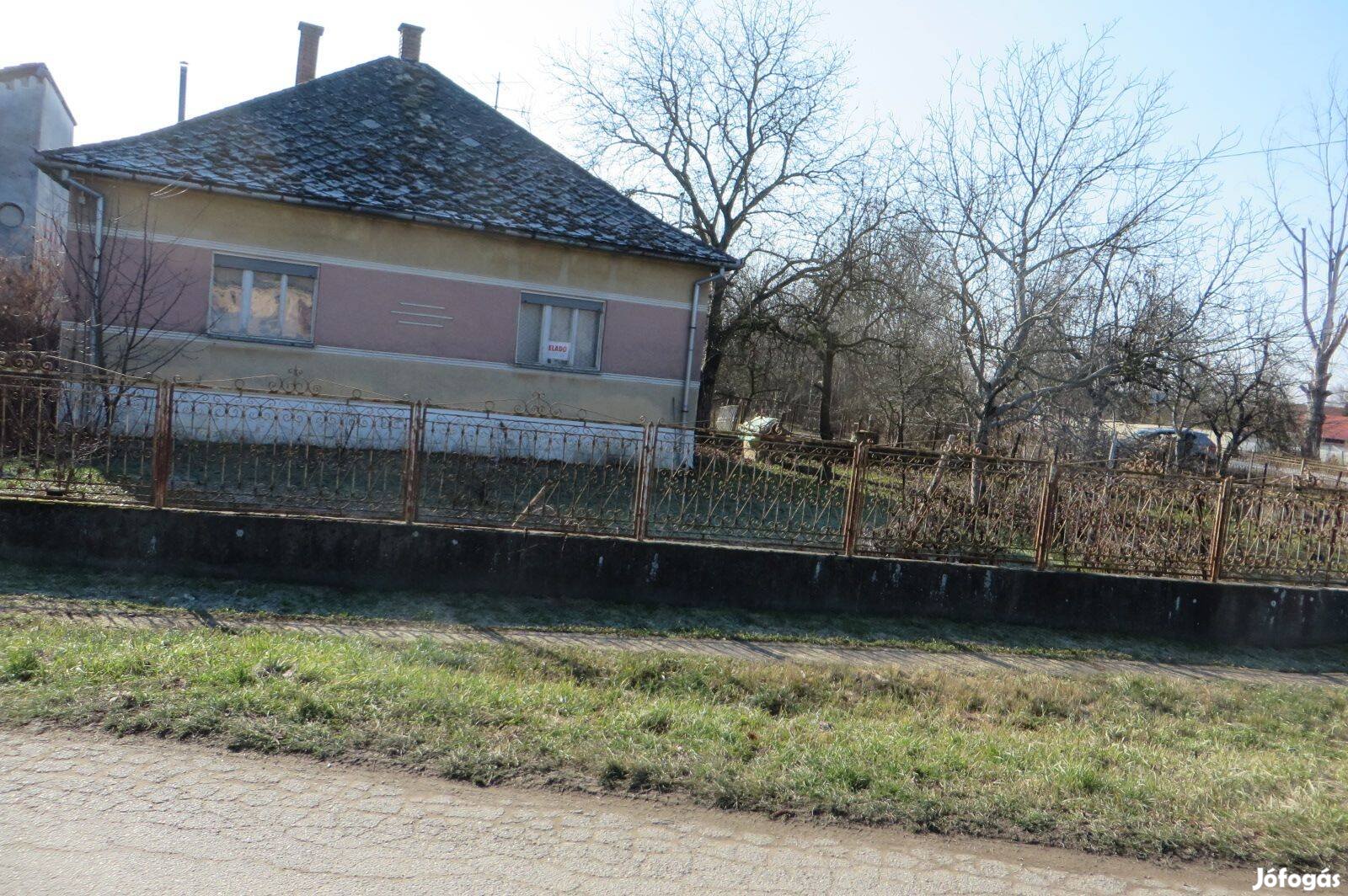 Családi ház Kisarban árengedménnyel eladó Tivadari strand mellett