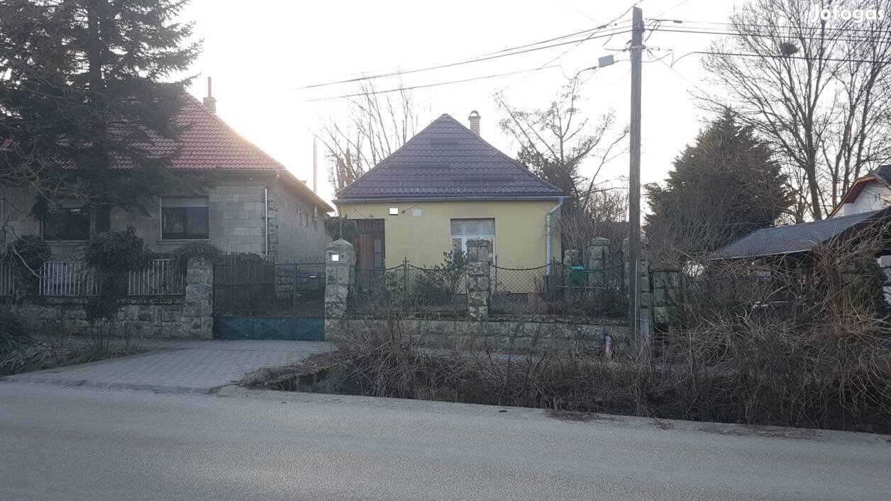 Családi ház egy garzonlakás áráért - Budapesttől 15 percre Sóskúton