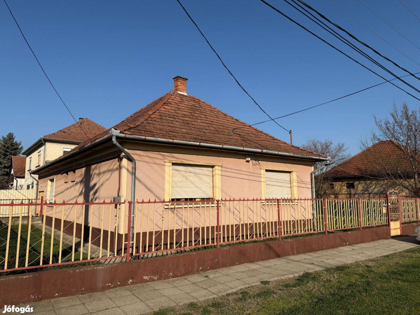Családi ház eladó Cegléden a kertváros elején