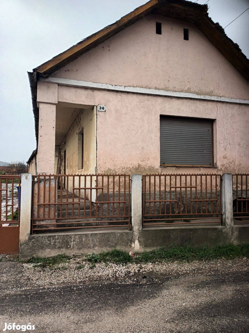 Családi ház eladó Sajószentpéter belvárosában