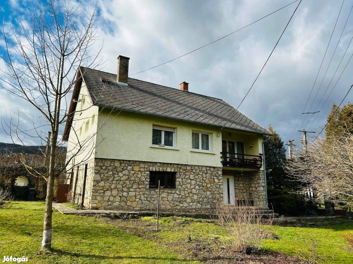 Családi ház eladó patak mellett