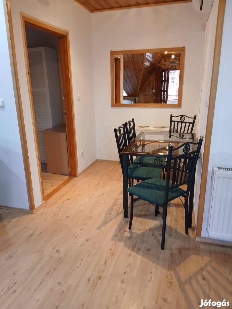 Családiházas övezetben lakás kiadó alacsony rezsivel