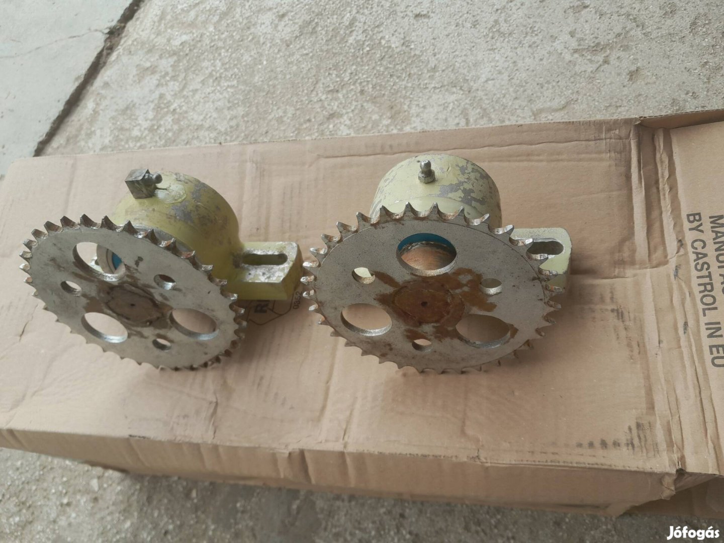 Csapágyház lánckerékkel. 