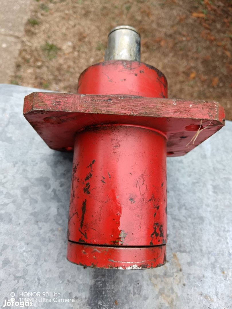 Csapágyház tengellyel 