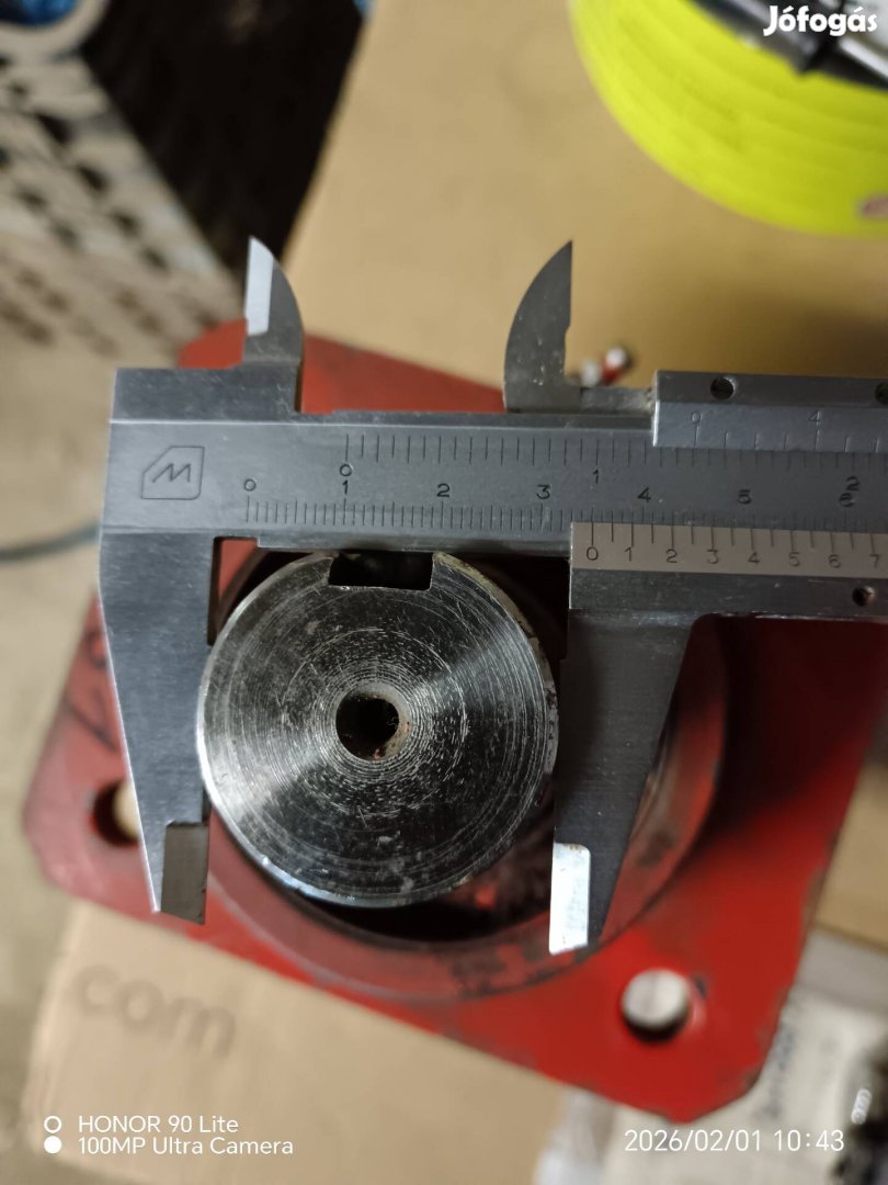 Csapágyház,tengellyel, kihasználatlanság miatt eladó.