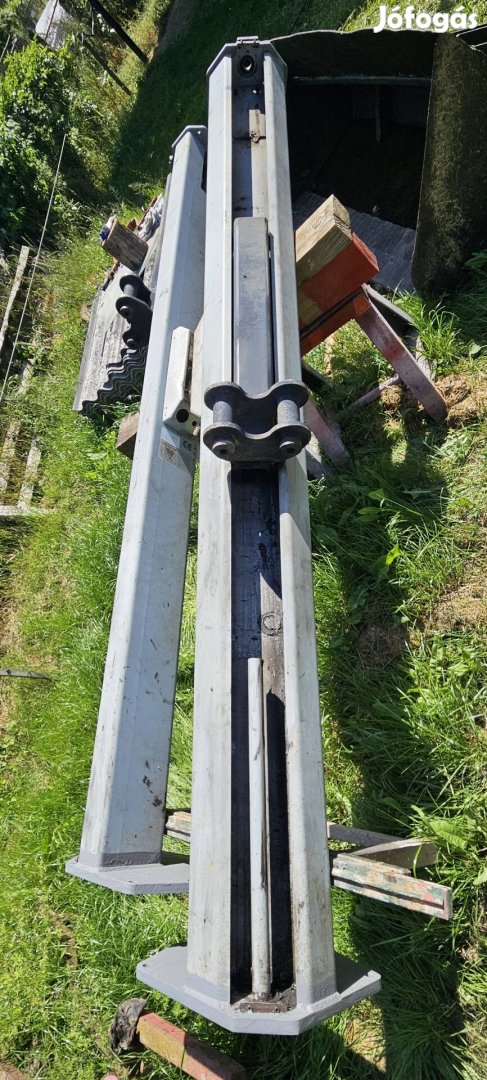 Csápos autó emelő 