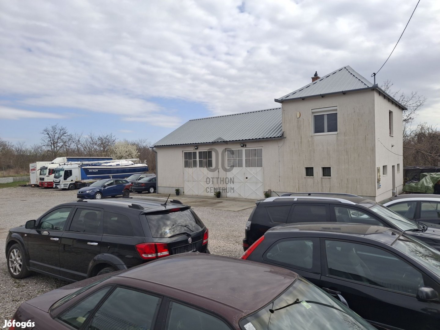 Csarnok, szerelőműhely és iroda eladó Kamionnal engedély