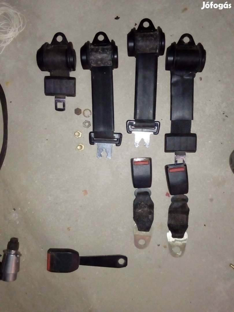 Csatlakozók, rögzíttő ővek