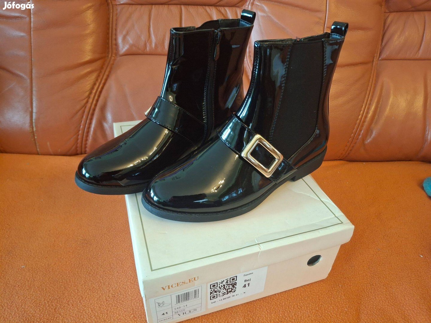 Csatos, fekete női bokacsizma csökkentett áron eladó - 40