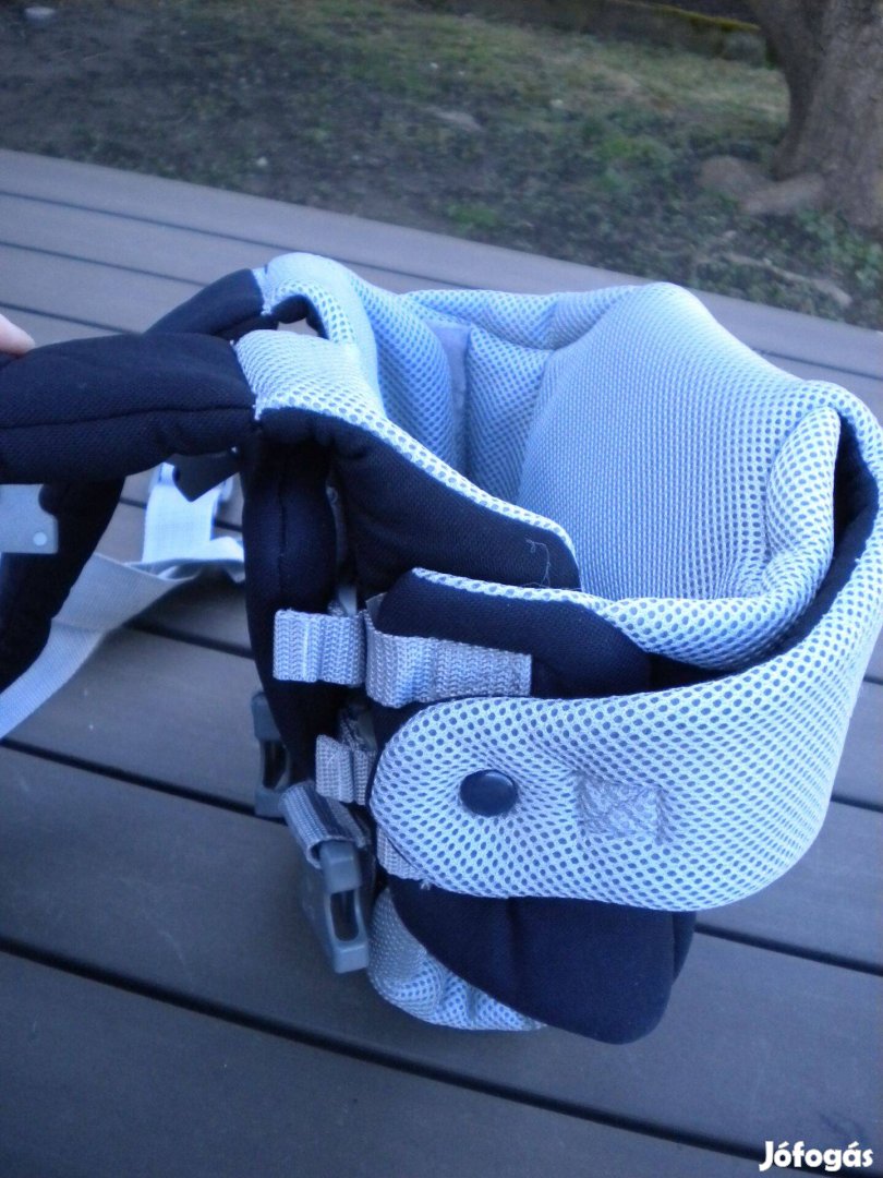 Csatos babahordozó kenguru