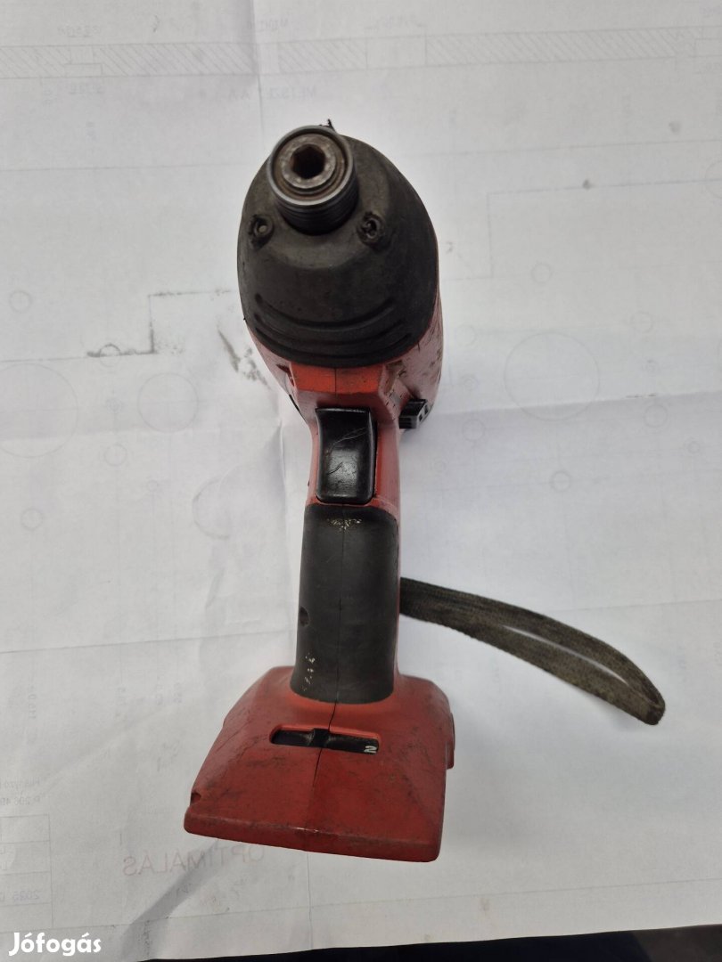 Csavarbehajtó ütvecsavarozó hilti